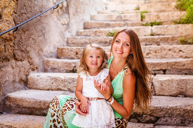 Family photo shoot in Tarragona. Photographer in Barcelona Spain Maslik Yulia