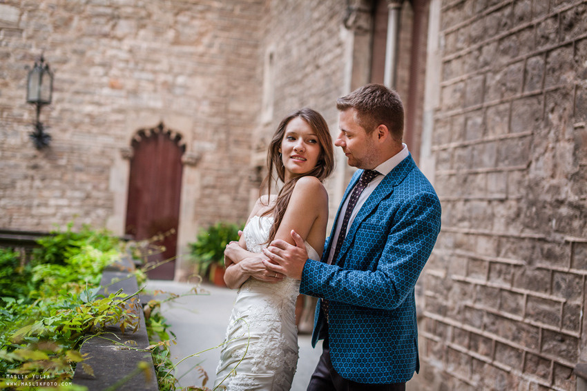 Свадебная фотосессия в Барселоне в парке Лабиринт. Фотограф в Барселоне Испании Маслик Юлия