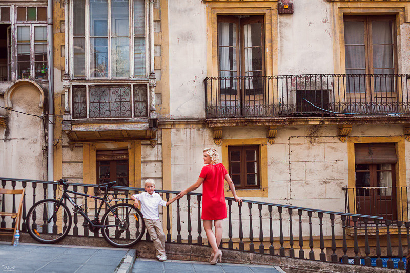 Fantástica sesión de fotos de mamá con hijo en Tarragona. Fotógrafo en Barcelona  Maslik Yulia