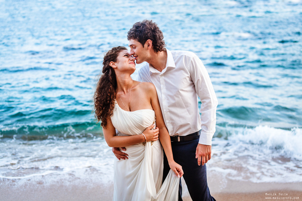 Sesión de fotos de boda de playa en España. Fotógrafo en Barcelona  Maslik Yulia
