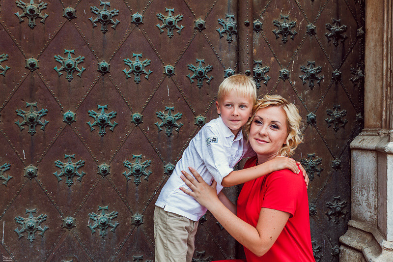 Fantástica sesión de fotos de mamá con hijo en Tarragona. Fotógrafo en Barcelona  Maslik Yulia