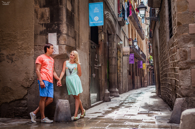 Dziarska rodzinna sesja zdjęciowa w Barcelonie. Fotograf w Barcelonie Hiszpanii Maslik Yulia
