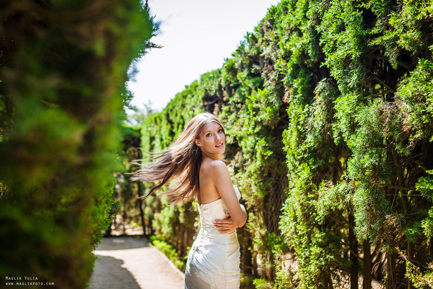 Свадебная фотосессия в Барселоне в парке Лабиринт. Фотограф в Барселоне Испании Маслик Юлия