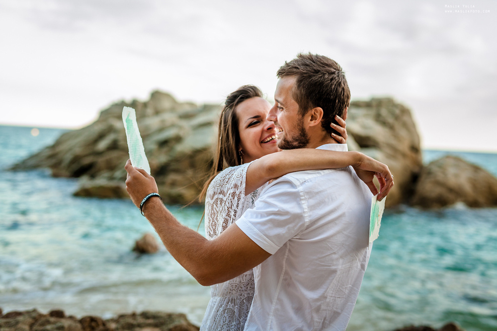 Sesión de fotos de playa en la Costa Brava. Fotógrafo en Barcelona  Maslik Yulia