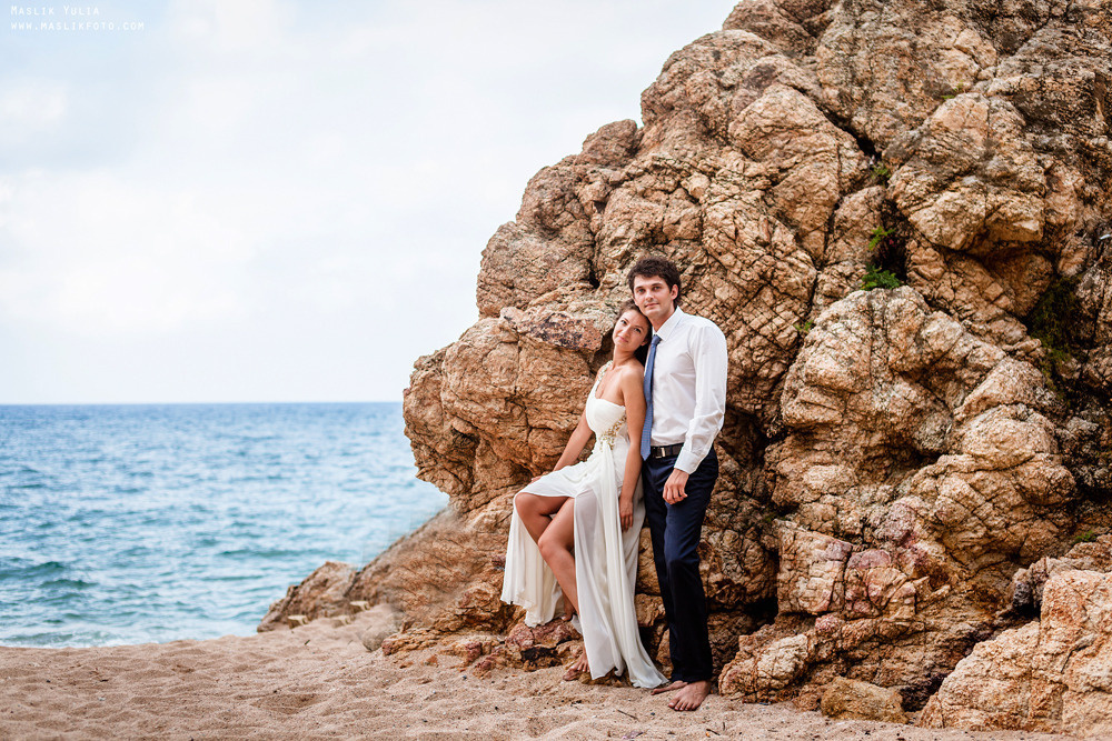 Sesión de fotos de boda de playa en España. Fotógrafo en Barcelona  Maslik Yulia