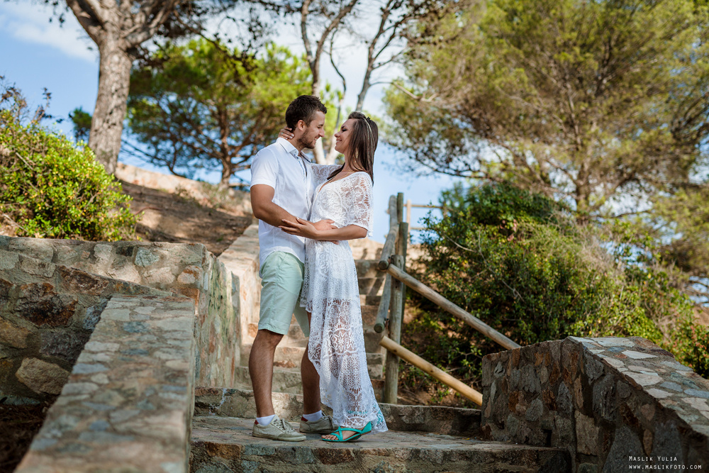 Sesión de fotos de playa en la Costa Brava. Fotógrafo en Barcelona  Maslik Yulia