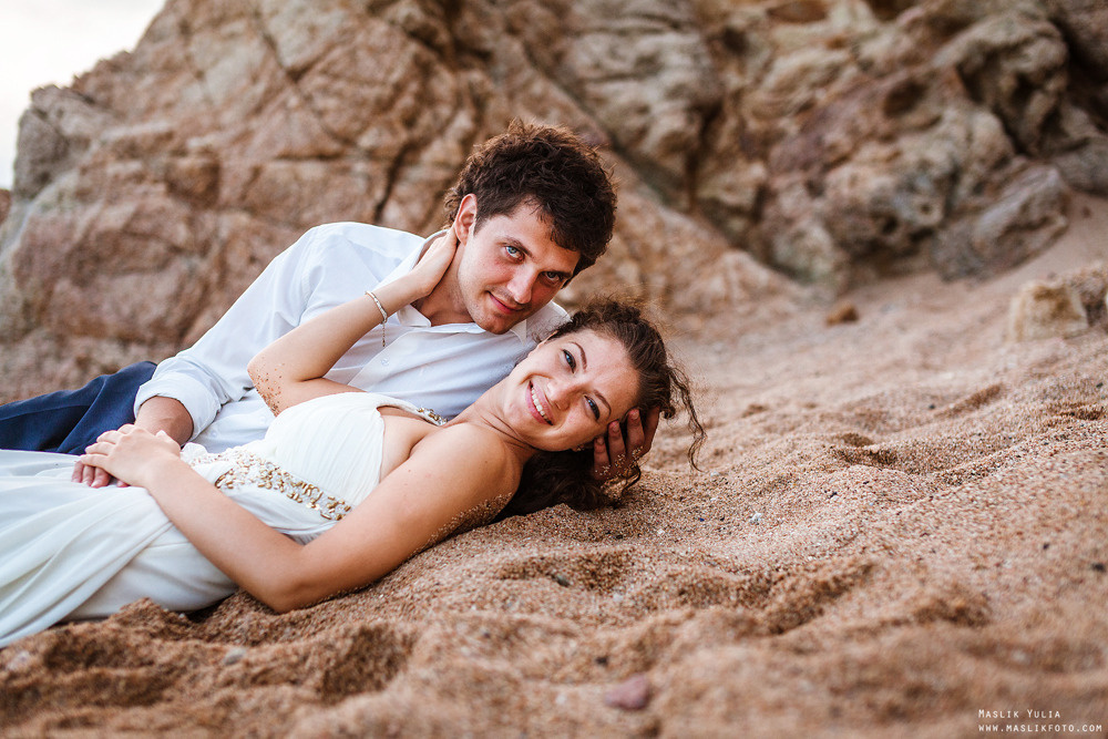 Sesión de fotos de boda de playa en España. Fotógrafo en Barcelona  Maslik Yulia