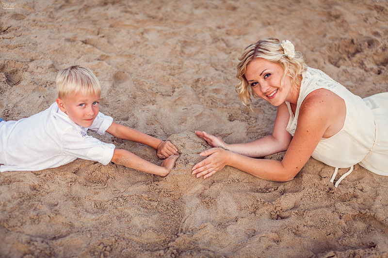 Fantástica sesión de fotos de mamá con hijo en Tarragona. Fotógrafo en Barcelona  Maslik Yulia