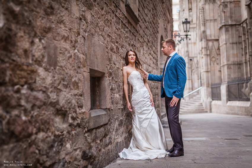 Свадебная фотосессия в Барселоне в парке Лабиринт. Фотограф в Барселоне Испании Маслик Юлия