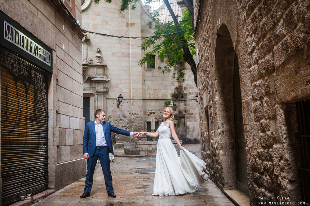 Дождливая фотосессия в Барселоне. Фотограф в Барселоне Испании Маслик Юлия