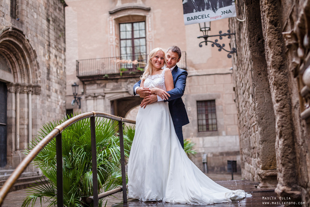 Дождливая фотосессия в Барселоне. Фотограф в Барселоне Испании Маслик Юлия