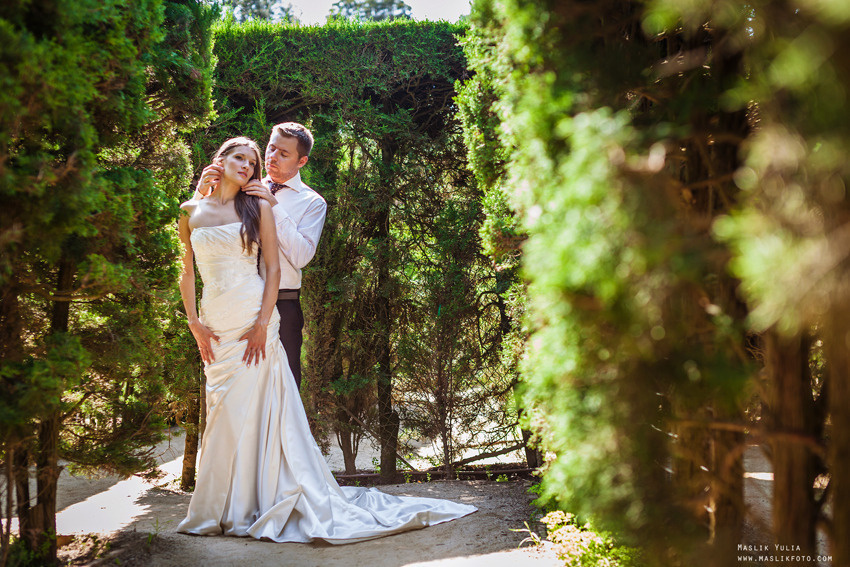 Свадебная фотосессия в Барселоне в парке Лабиринт. Фотограф в Барселоне Испании Маслик Юлия