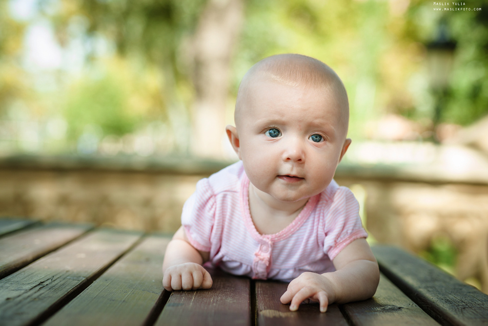 Sesión fotográfica familiar de verano en Barcelona. Fotógrafo en Barcelona  Maslik Yulia