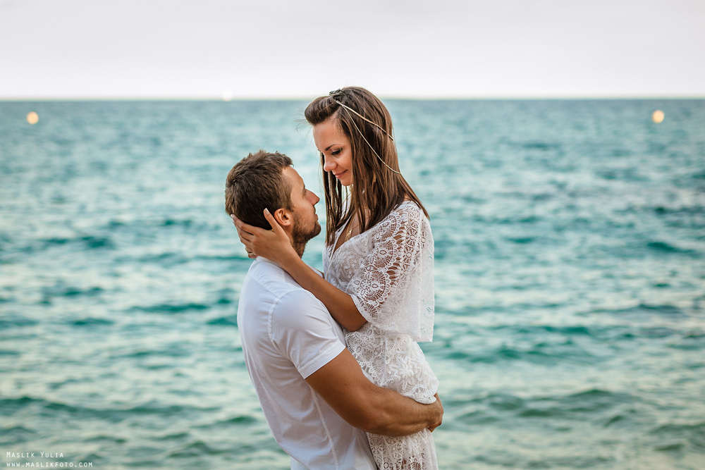 Sesión de fotos de playa en la Costa Brava. Fotógrafo en Barcelona  Maslik Yulia