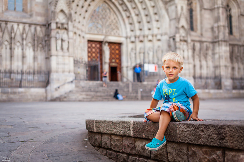 Dziarska rodzinna sesja zdjęciowa w Barcelonie. Fotograf w Barcelonie Hiszpanii Maslik Yulia