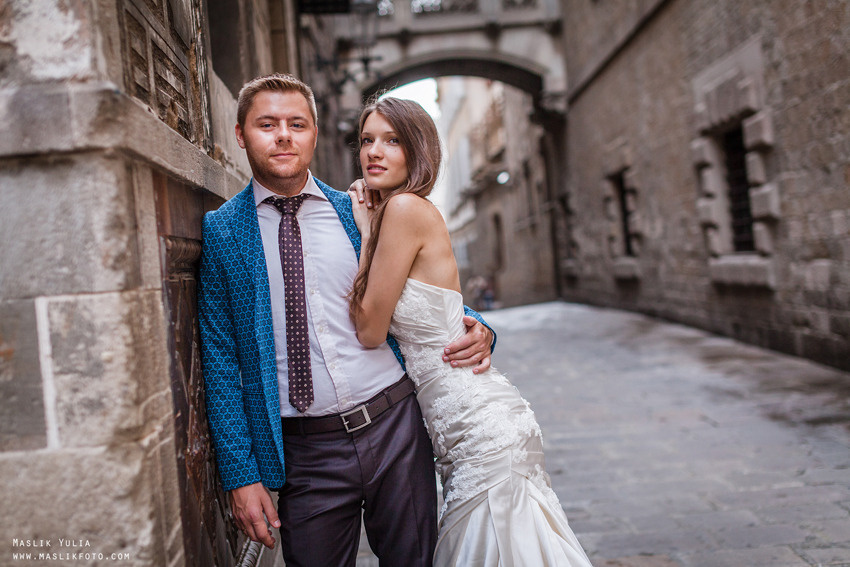 Свадебная фотосессия в Барселоне в парке Лабиринт. Фотограф в Барселоне Испании Маслик Юлия