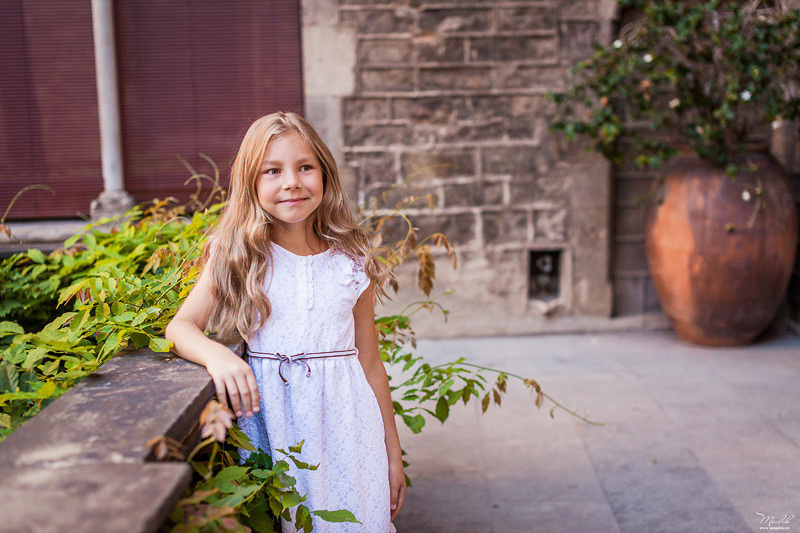 Letnia rodzinna sesja zdjęciowa w Barcelonie. Fotograf w Barcelonie Hiszpanii Maslik Yulia