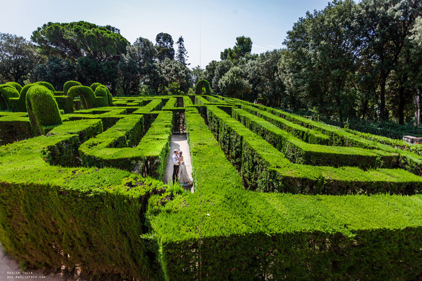 Свадебная фотосессия в Барселоне в парке Лабиринт. Фотограф в Барселоне Испании Маслик Юлия