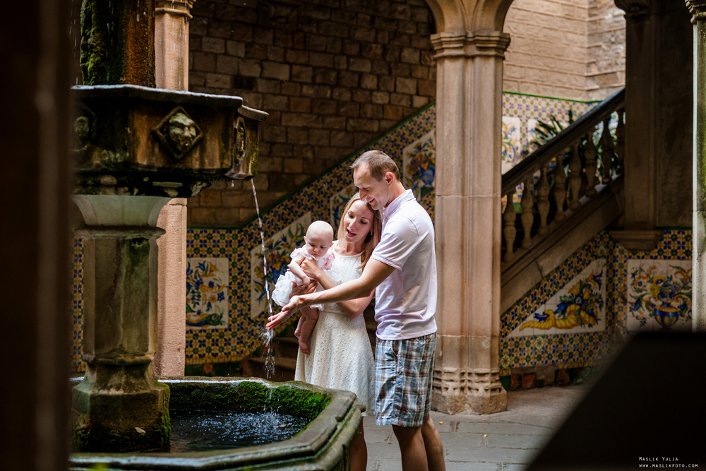 Sesión fotográfica familiar de verano en Barcelona. Fotógrafo en Barcelona  Maslik Yulia