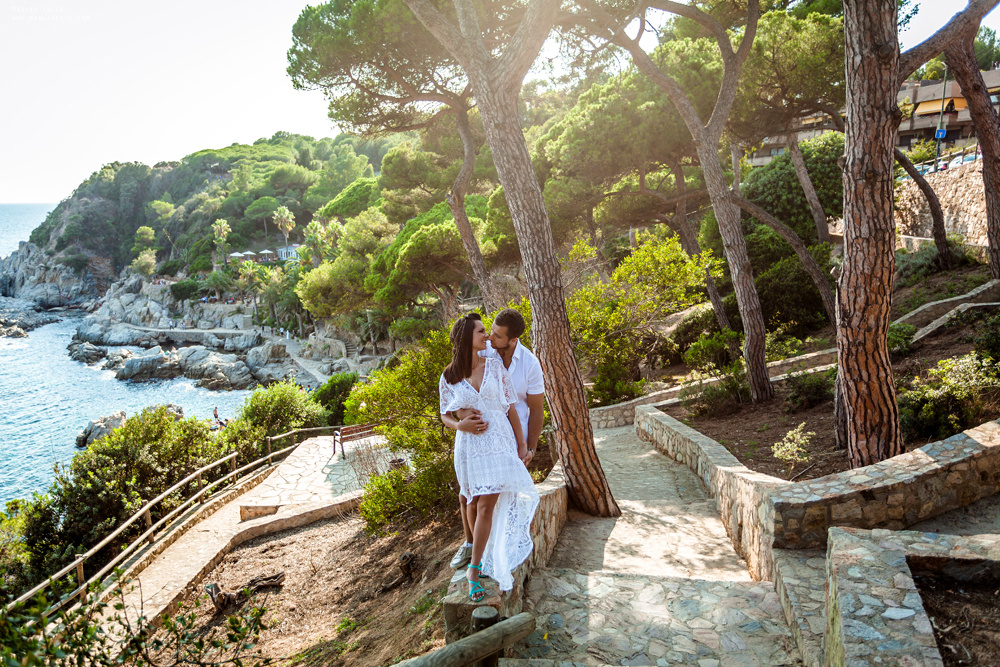 Sesión de fotos de playa en la Costa Brava. Fotógrafo en Barcelona  Maslik Yulia