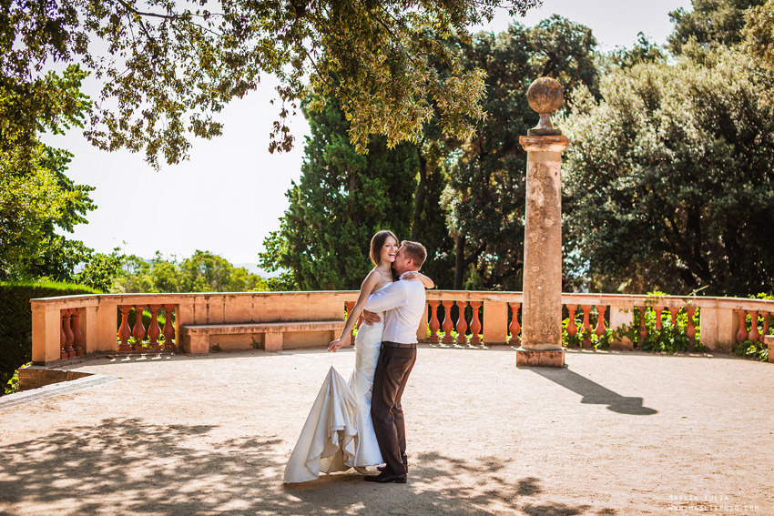 Свадебная фотосессия в Барселоне в парке Лабиринт. Фотограф в Барселоне Испании Маслик Юлия