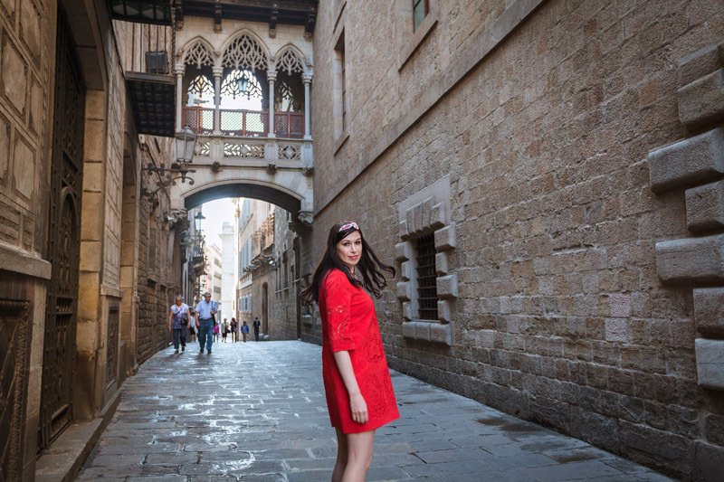 Elegante sesión de fotos en el puerto de Barcelona. Fotógrafo en Barcelona  Maslik Yulia