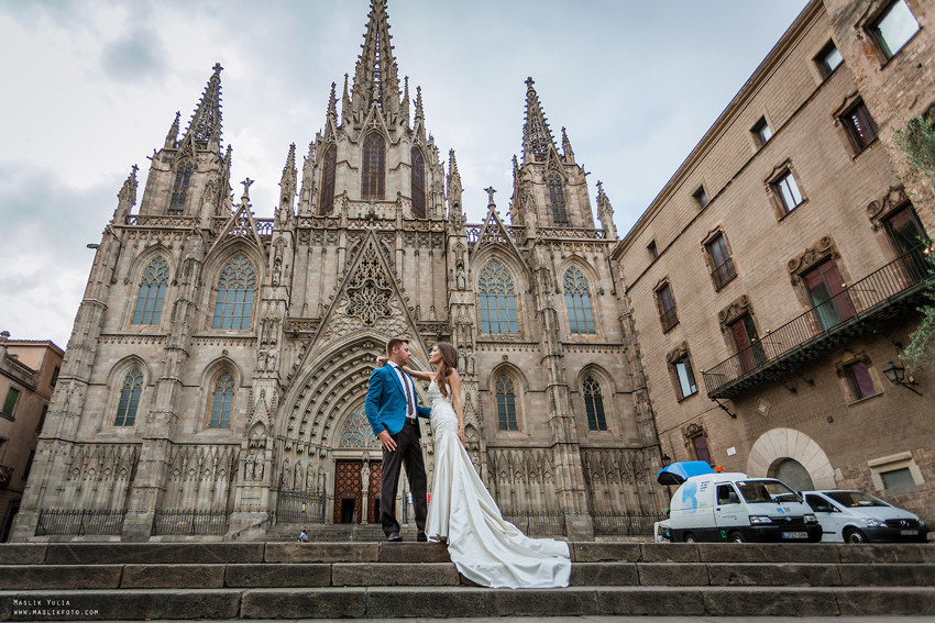 Свадебная фотосессия в Барселоне в парке Лабиринт. Фотограф в Барселоне Испании Маслик Юлия