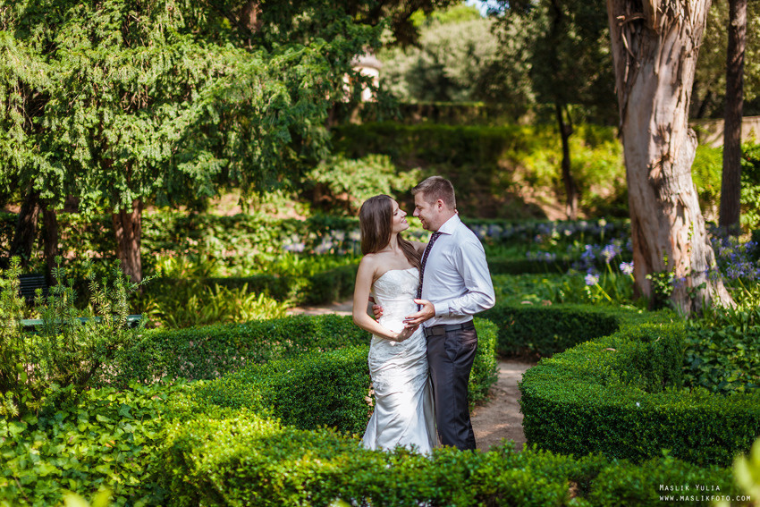 Свадебная фотосессия в Барселоне в парке Лабиринт. Фотограф в Барселоне Испании Маслик Юлия