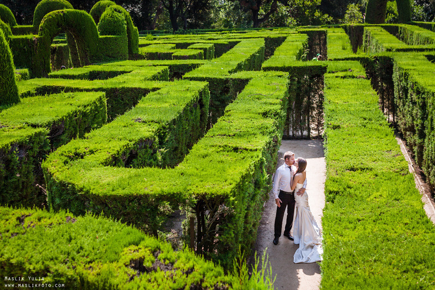 Свадебная фотосессия в Барселоне в парке Лабиринт. Фотограф в Барселоне Испании Маслик Юлия