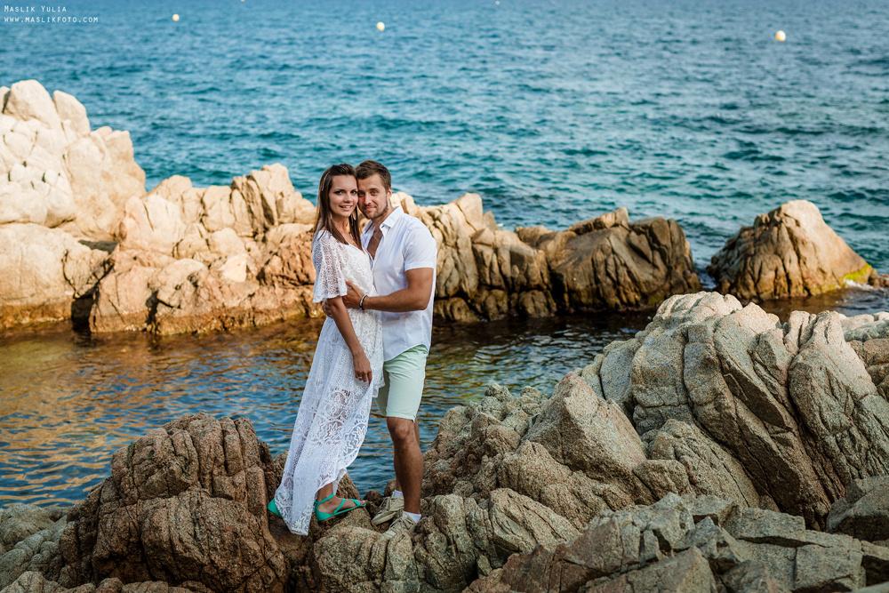 Sesión de fotos de playa en la Costa Brava. Fotógrafo en Barcelona  Maslik Yulia