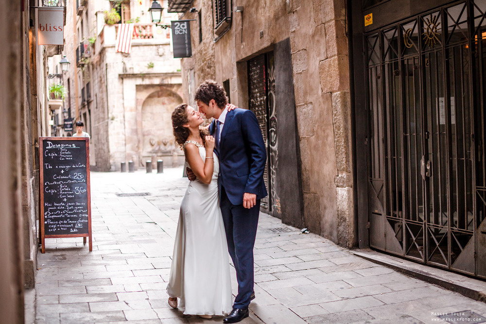 Sesión de fotos de boda de playa en España. Fotógrafo en Barcelona  Maslik Yulia