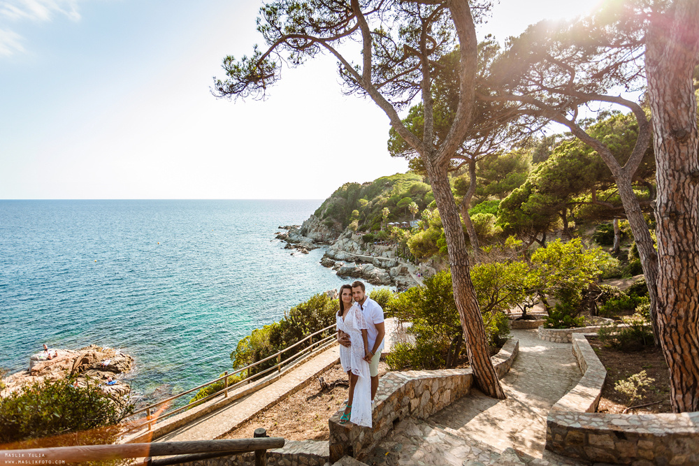 Sesión de fotos de playa en la Costa Brava. Fotógrafo en Barcelona  Maslik Yulia