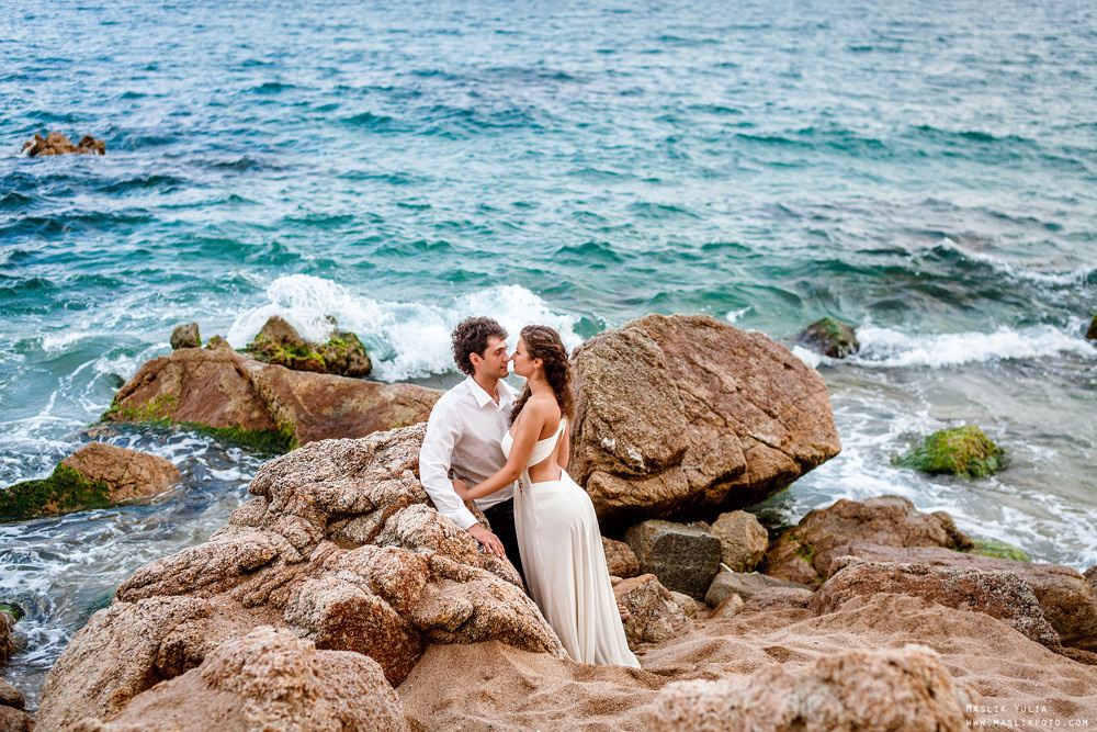 Sesión de fotos de boda de playa en España. Fotógrafo en Barcelona  Maslik Yulia