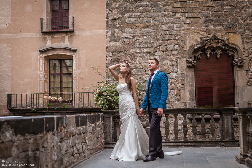 Свадебная фотосессия в Барселоне в парке Лабиринт. Фотограф в Барселоне Испании Маслик Юлия