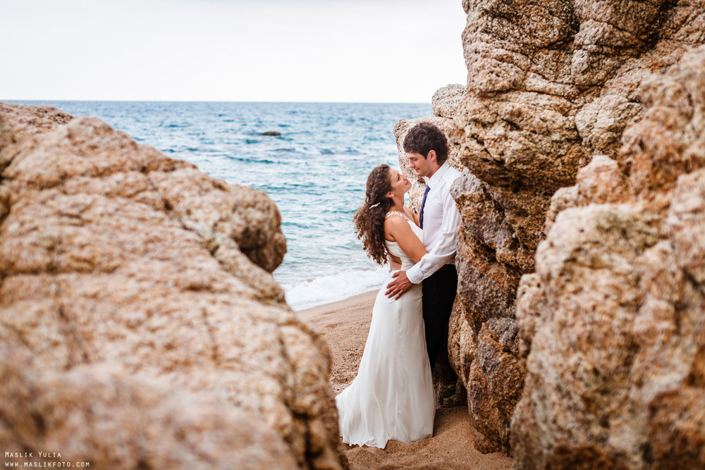 Sesión de fotos de boda de playa en España. Fotógrafo en Barcelona  Maslik Yulia
