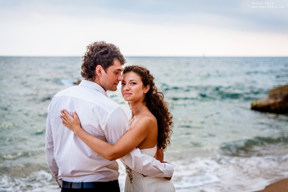 Sesión de fotos de boda de playa en España. Fotógrafo en Barcelona  Maslik Yulia