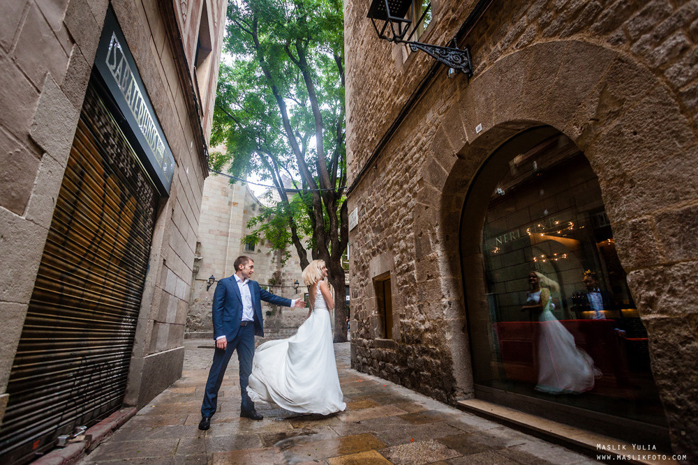 Дождливая фотосессия в Барселоне. Фотограф в Барселоне Испании Маслик Юлия