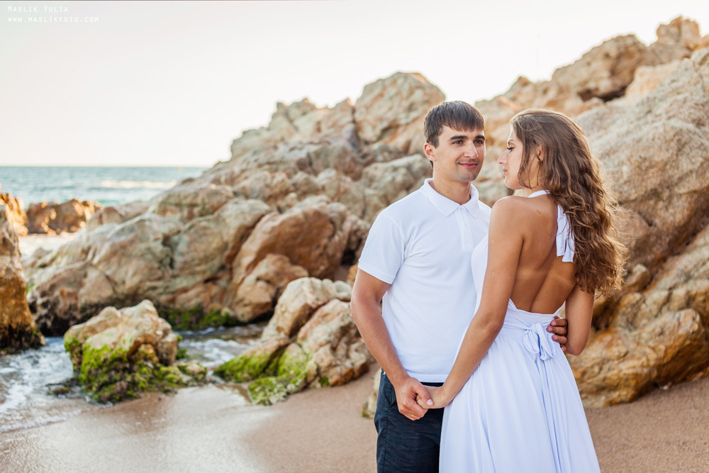 Passionate photo shoot on the Costa Brava. Photographer in Barcelona Spain Maslik Yulia