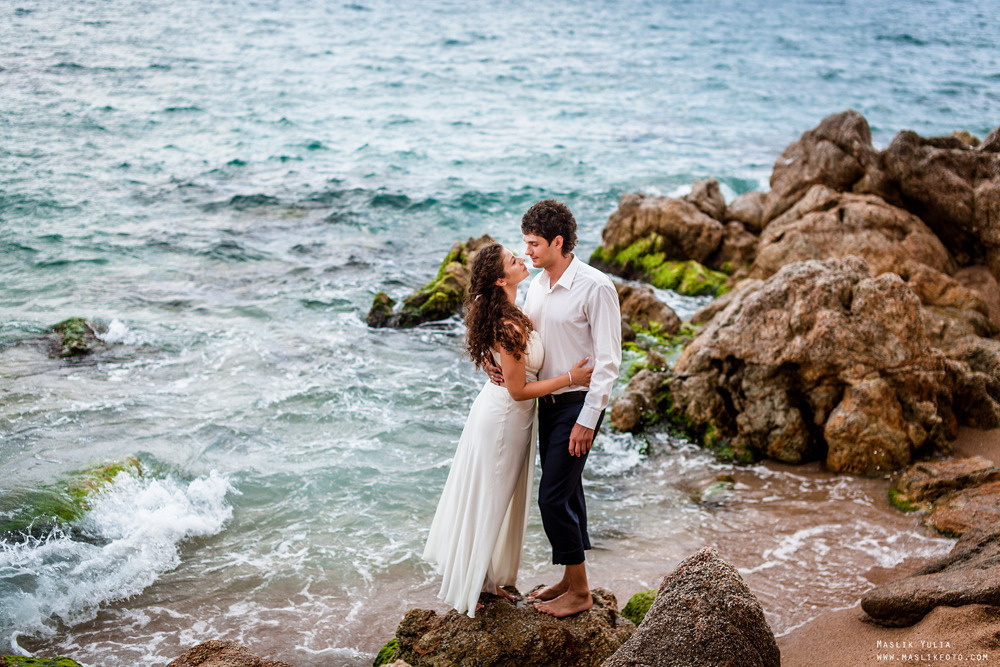 Sesión de fotos de boda de playa en España. Fotógrafo en Barcelona  Maslik Yulia