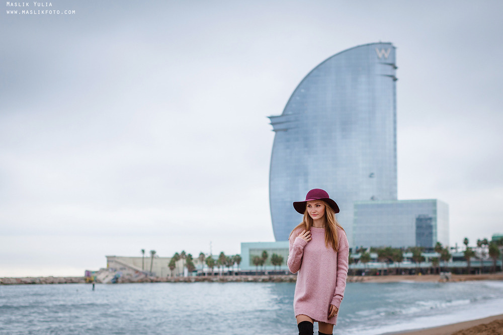 Zimowa sesja zdjęciowa na plaży w Barcelonie. Fotograf w Barcelonie Hiszpanii Maslik Yulia