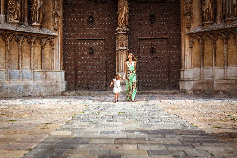 Family photo shoot in Tarragona. Photographer in Barcelona Spain Maslik Yulia