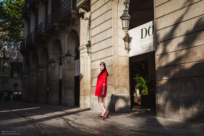 Elegante sesión de fotos en el puerto de Barcelona. Fotógrafo en Barcelona  Maslik Yulia