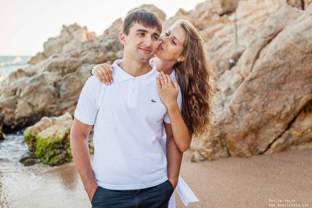 Passionate photo shoot on the Costa Brava. Photographer in Barcelona Spain Maslik Yulia