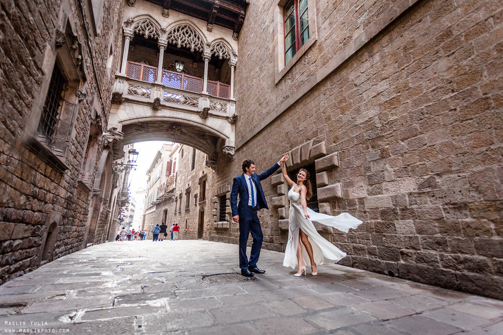 Sesión de fotos de boda de playa en España. Fotógrafo en Barcelona  Maslik Yulia
