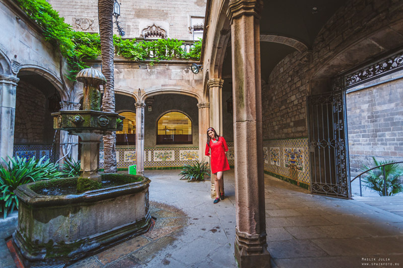 Elegante sesión de fotos en el puerto de Barcelona. Fotógrafo en Barcelona  Maslik Yulia