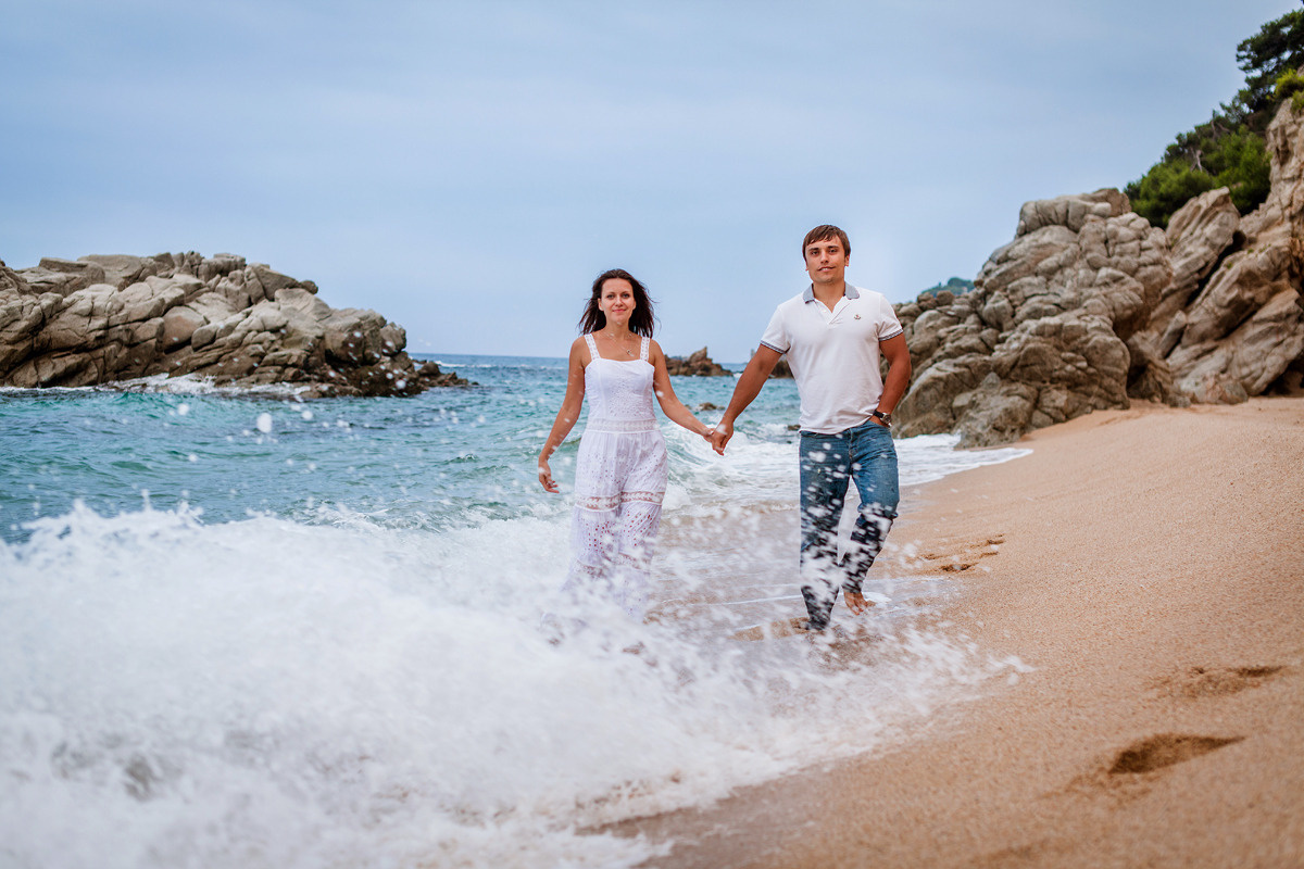 Sea photo session in Tossa de Mar. Photographer in Barcelona Spain Maslik Yulia