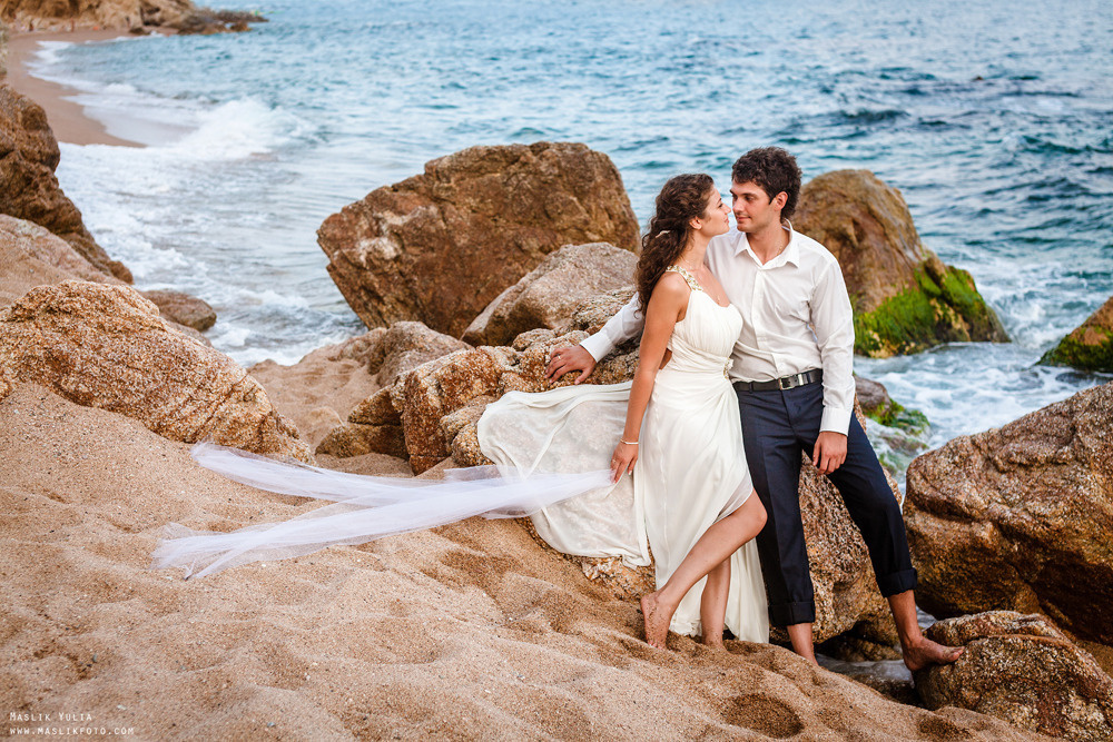 Sesión de fotos de boda de playa en España. Fotógrafo en Barcelona  Maslik Yulia