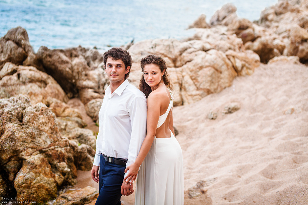 Sesión de fotos de boda de playa en España. Fotógrafo en Barcelona  Maslik Yulia