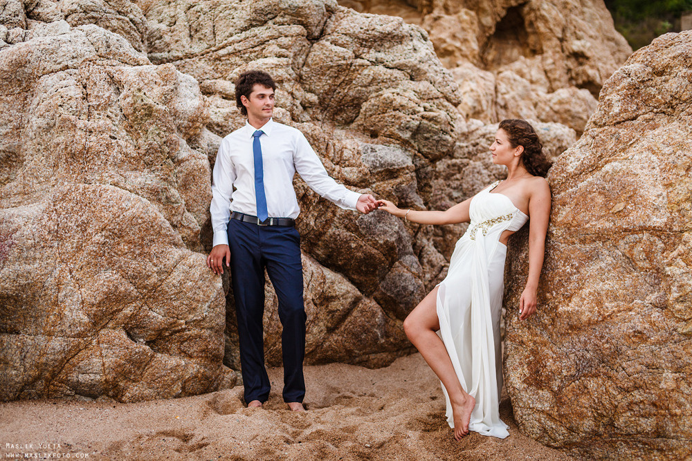 Sesión de fotos de boda de playa en España. Fotógrafo en Barcelona  Maslik Yulia