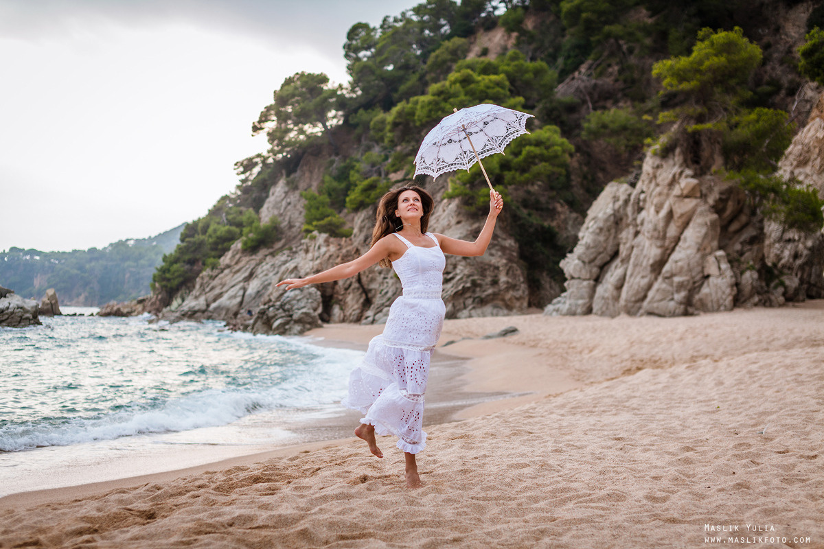 Sea photo session in Tossa de Mar. Photographer in Barcelona Spain Maslik Yulia